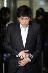 손현주발연구소 | [MD포토]빈소 향하는 손현주, '무거운 발검음'