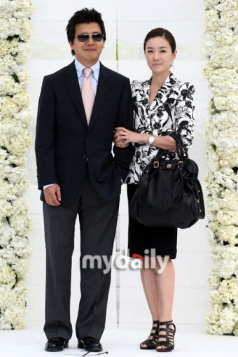 [MD포토]손지창-오연수, '저희처럼 잉꼬커플 되세요'