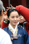 [MD포토]머리 분장받는 희빈 장씨 이소연…동이 촬영현장