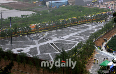 [MD포토] 봉하마을에 조성된 노 전대통령의 묘역