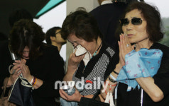 [MD포토] 울부짖는 일본 여성팬들…성남 영생관리사업소