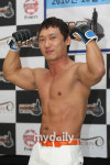 [MD포토]격투기 데뷔 개그맨 이승윤, '멋진 근육 뽐내며'