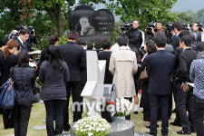 [MD포토]벌써 2년 故 최진실 2주기, 갑산공원서 엄숙 거행