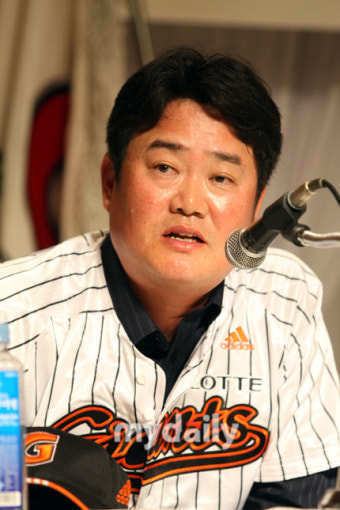 롯데, 윤학길 수석코치…최기문-조원우 영입