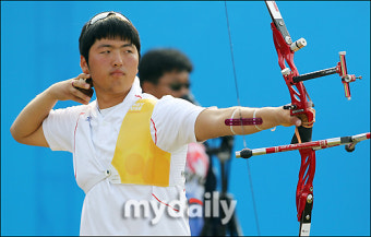 '신궁' 김우진, 양궁협회 최우수선수 선정