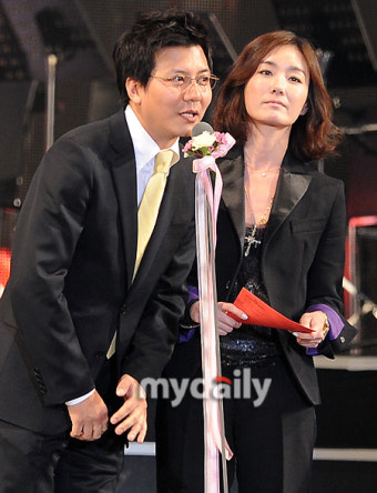 [MD포토] 손지창-오연수 부부 '연예계 대표 잉꼬부부'