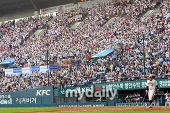 두산, 올 시즌 최초로 40만 관중 돌파
