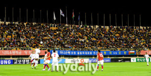 [MD포토]축구열기 뜨거운 강릉종합운동장