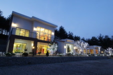 주 5일제 소식에 강원도 별장형 럭셔리 펜션 방긋