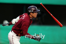 [MD포토]선취타점 3루타 때리는 남부 정범수