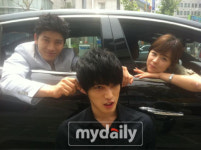 보스 김재중, 지성·최강희와 화기애애한 가족사진