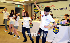 [MD포토] 카라 앞이라 떨려요 'K-POP이 좋아'
