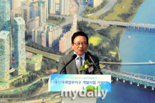 [MD포토]김기병 회장, 드디어 용산역세권사업  첫 시작입니다