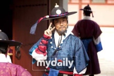 조진웅, 뿌리깊은나무서 존재감 과시