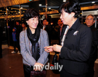 [MD포토] K.W.W.O 정기연주회 참석한 신정희 사장