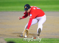 [MD포토] 최정 착실한 내야 수비