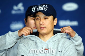 [MD포토]류현진, '오늘은 이승엽 코디네이터?'