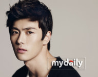 신민아의 남자 성하, 총각네 야채가게로 연기자 신고식