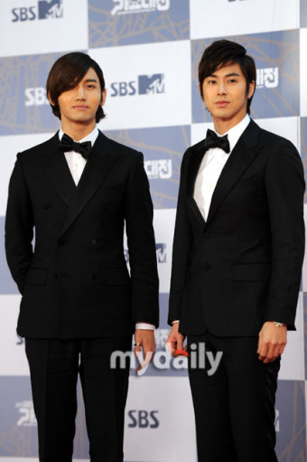 [MD포토]동방신기 '턱시도로 멋좀 냈어요'