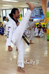 [MD포토]헨더슨 태권도는 품새가 중요해요