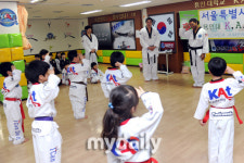[MD포토]벤 헨더슨 역시 한국 태권도