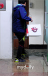 [MD포토] 광주 무등야구장 밖으로 넘치는 화장실 오물
