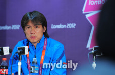 [MD포토] 기자회견에 나선 홍명보 감독