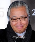 [MD포토] 이경영 고문관의 씁쓸한 미소