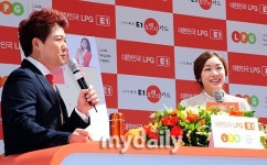 [MD포토] 김연아 MC 전현무, 너무 웃겨요
