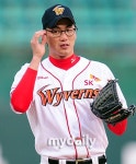 SK 김광현, 안경 쓰고 마운드에 오르다