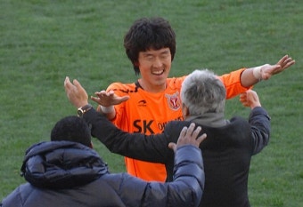 '서동현 멀티골' 제주, 2위 싸움 승리…수원에 2-1 승