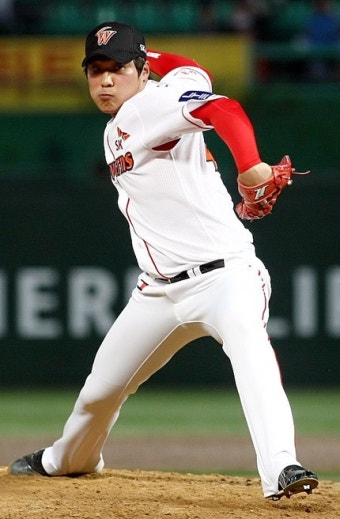 '홈런포 4방' SK, 한화 12-3 대파하고 연패 탈출