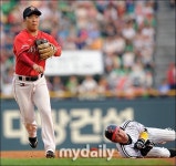 [MD포토] 정근우-정성훈, 동상 이몽