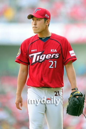 [MD포토] 입술 깨문 윤석민 '아쉬운 실점'