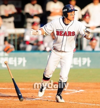 [MD포토] 이종욱 '타점을 확실하는 표정'