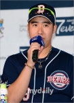 [KS] 유희관 "슬로우커브, 살아남기 위한 것…오해 없었으면"