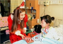 [MD포토] 솔비 아이들의 미소를 선물한 산타