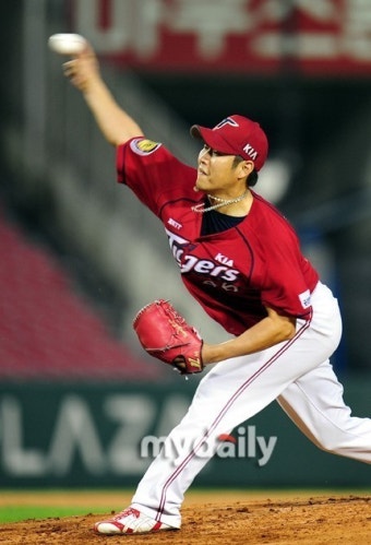 '송은범 호투' KIA, 삼성 꺾고 시범경기 첫 승