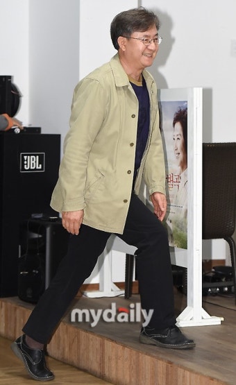 [MD포토] 송영창 '환한 미소와 함께'