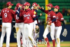 [MD포토] 6-0 승리 KIA, 테이블세터 활약에 웃음 가득