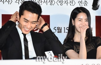 [MD포토] 송승헌-임지연 '멋쩍은 미소'