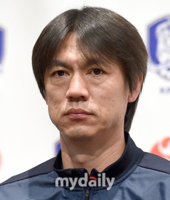 [MD포토] 홍명보 감독 '무표정한 모습도 카리스마 넘쳐'