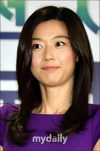 [MD포토] 전지현, '놀란 토끼눈도 예쁘죠?'