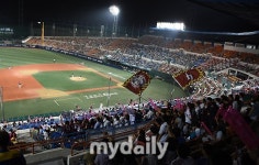 [MD포토] 프로야구 7년연속 500만 관객 돌파