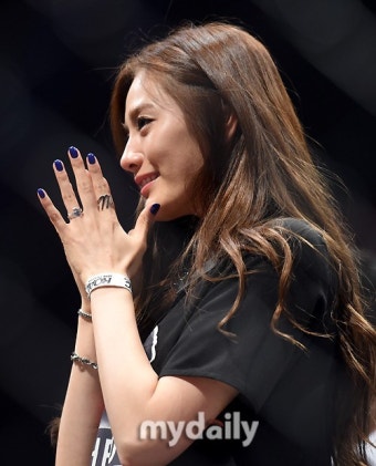 [MD포토] 나나 '송가연 데뷔전 승리에 너무 행복해'