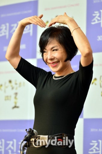 [MD포토] '사랑의 미모' 최진희, 오늘은 사랑의 하트