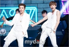 [MD포토] 테이스티 순백의 무대