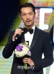 [MD포토] 호가 네티즌 인기상 받았어요