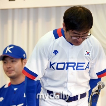 [MD포토] 류중일 감독 '자신감 넘치는 인사'