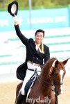 [MD화보] 한화 김승연 회장, 아들 김동선 은메달에 아빠 미소 발사